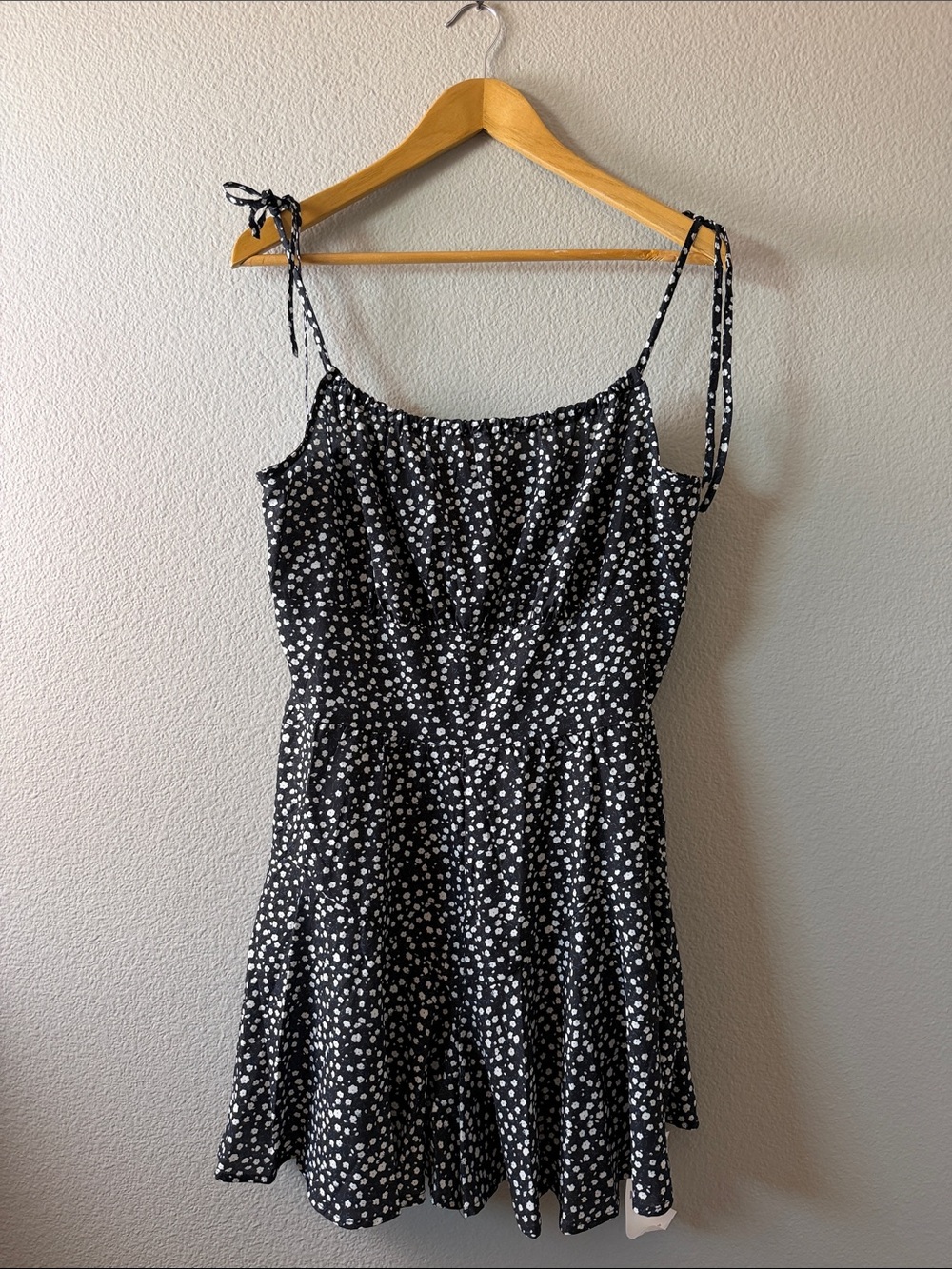 Size L Wit & Wisdom Black Polka Dot Tie-Shoulder Romper